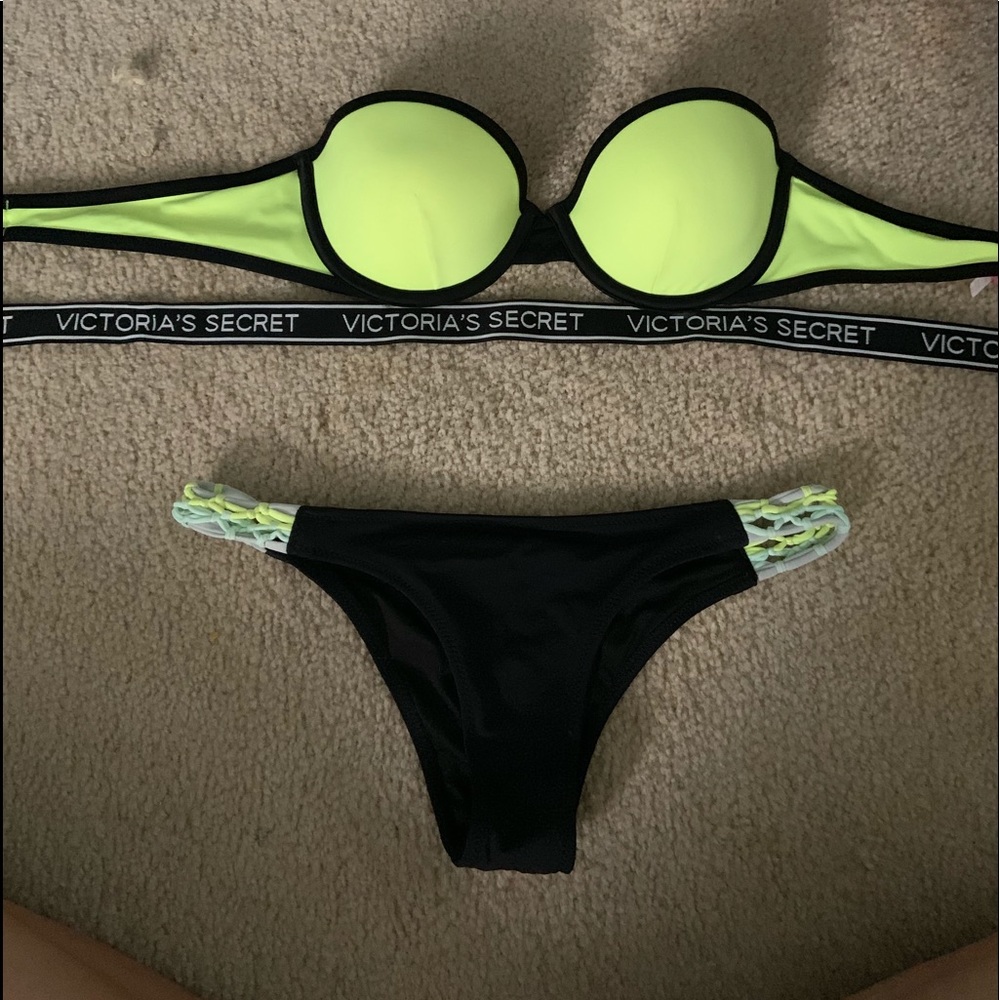 Bikini - Picture 2 of 4